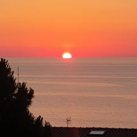 Eolie House Homestay