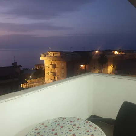 Eolie House Homestay *