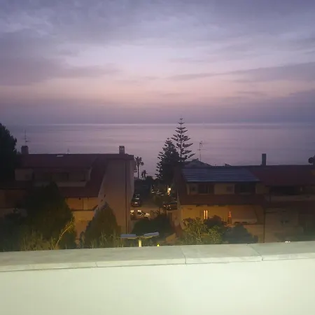 Eolie House Homestay *