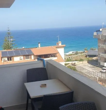 Проживание в семье Eolie House *