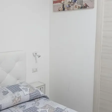 Eolie House בית אירוח *